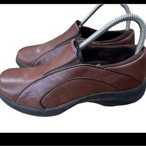 Merrell Womens Dark Brown Leather Slip On Clogs Comfort Walking Shoes Size 7.5